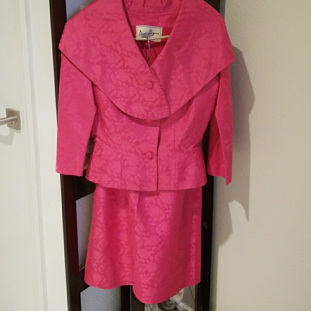 Needs to be worn - Picture 3 of 4